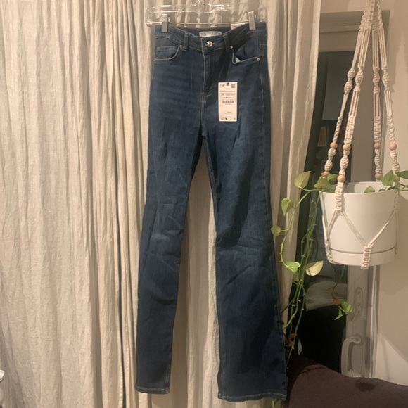 Zara Flare Fit jeans - Picture 3 of 3